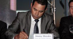 Jimmy Morales es firmante de Chapultepec