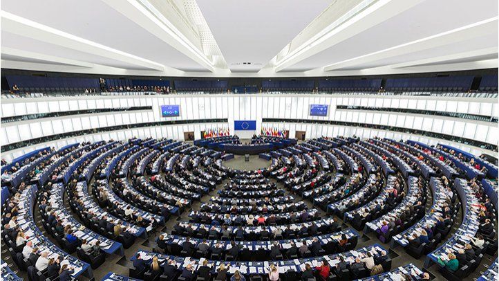 Periodistas demandan al Parlamento Europeo