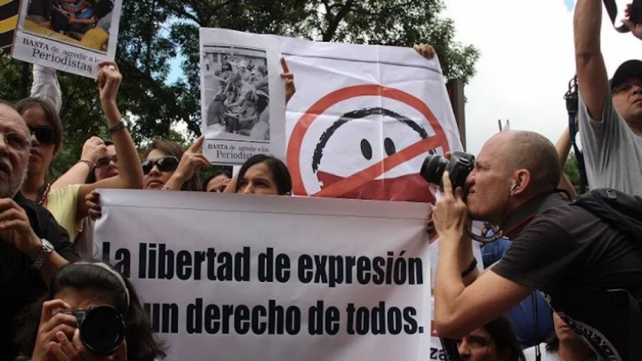 La SIP condenó detenciones y acusaciones de incitación al odio contra periodistas venezolanos