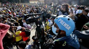 Condena la SIP agresiones contra periodistas y medios en Colombia
