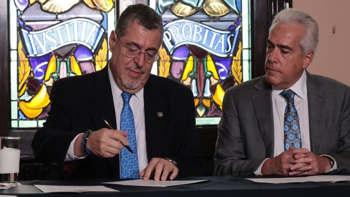 President of Guatemala, Bernardo Arévalo, Signs the Declaration of Chapultepec