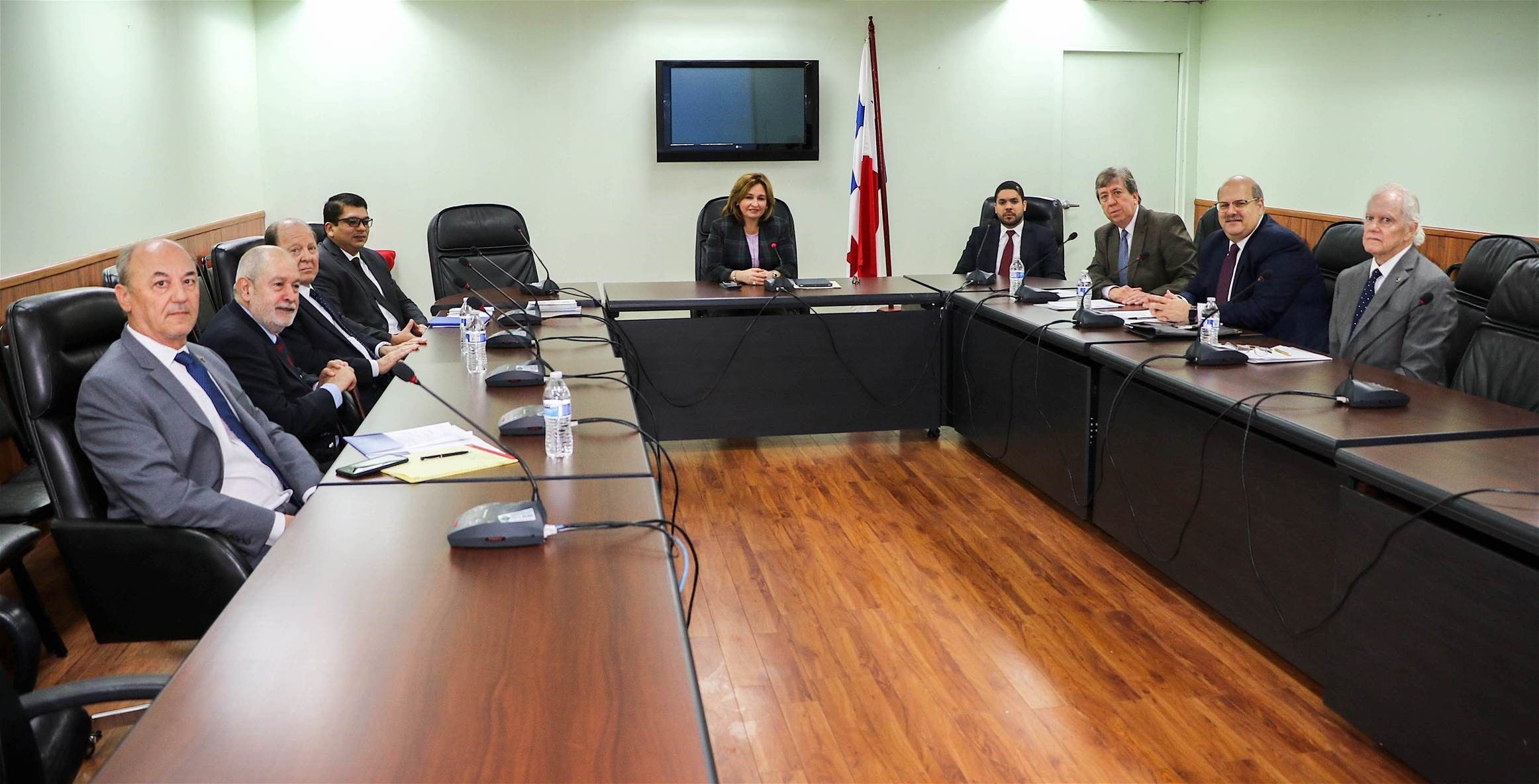 La delegación de la SIP se reunió con la procuradora general de &nbsp;la República,&nbsp;Kenia Porcell (centro). (Foto Luis Ábrego Guevara)