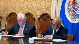 José Roberto Dutriz, presidente da SIP, e Albert Ramdin, secretário-geral da OEA.