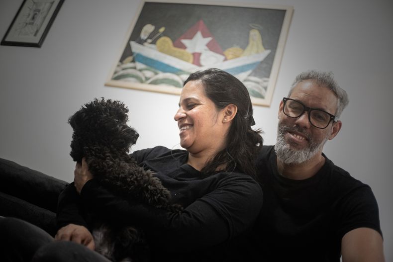 Mario vive junto a su esposa Lisandra en Caballito, un barrio de la Ciudad Autónoma de Buenos Aires.