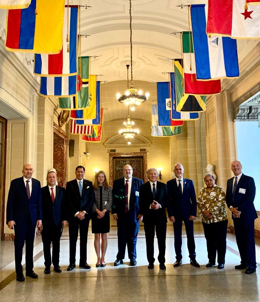 The IAPA delegation met with OAS Secretary General Luis Almagro. 