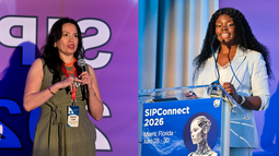 A la izquierda, Claudia Báez y, a la derecha, Adriana Lacy durante sus presentaciones en SIPConnect 2026.