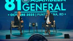 Paul Deegan, a la izquierda, en conversación con Martín Etchevers de Clarín, Argentina. Paul Deegan, a la izquierda, en conversación con Martín Etchevers de Clarín, Argentina.