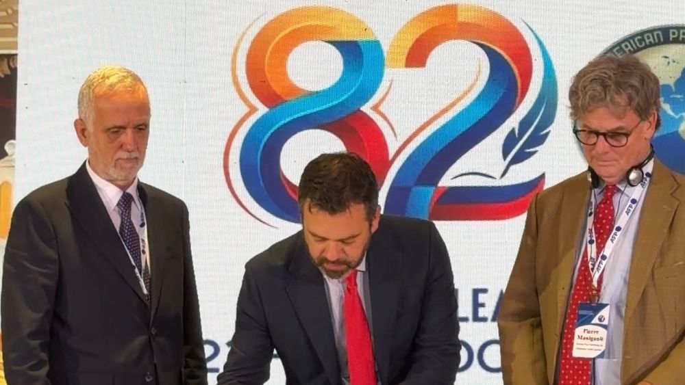 Bogotá Mayor Signs IAPAs Chapultepec and Salta II Declarations