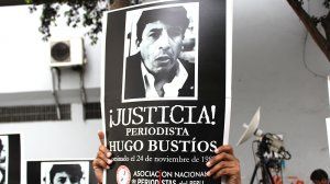 Hugo Bustíos era corresponsal de la revista Caretas cuando fue asesinado en Huanta, en Ayacucho, el&nbsp;24 de noviembre de 1988.&nbsp;(Tomado de cronicaviva.com.pe)