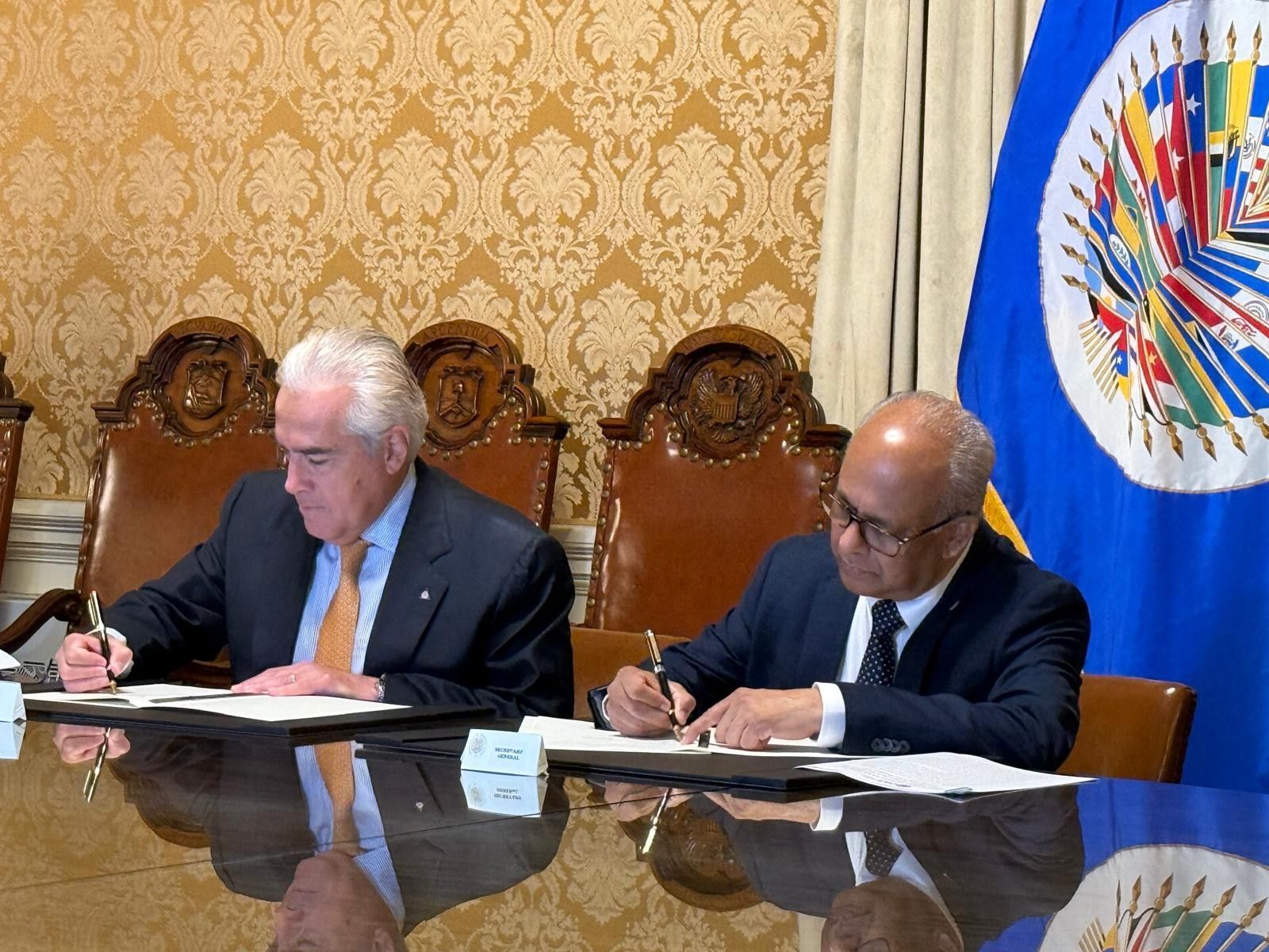 José Roberto Dutriz, presidente da SIP, e Albert Ramdin, secretário-geral da OEA.