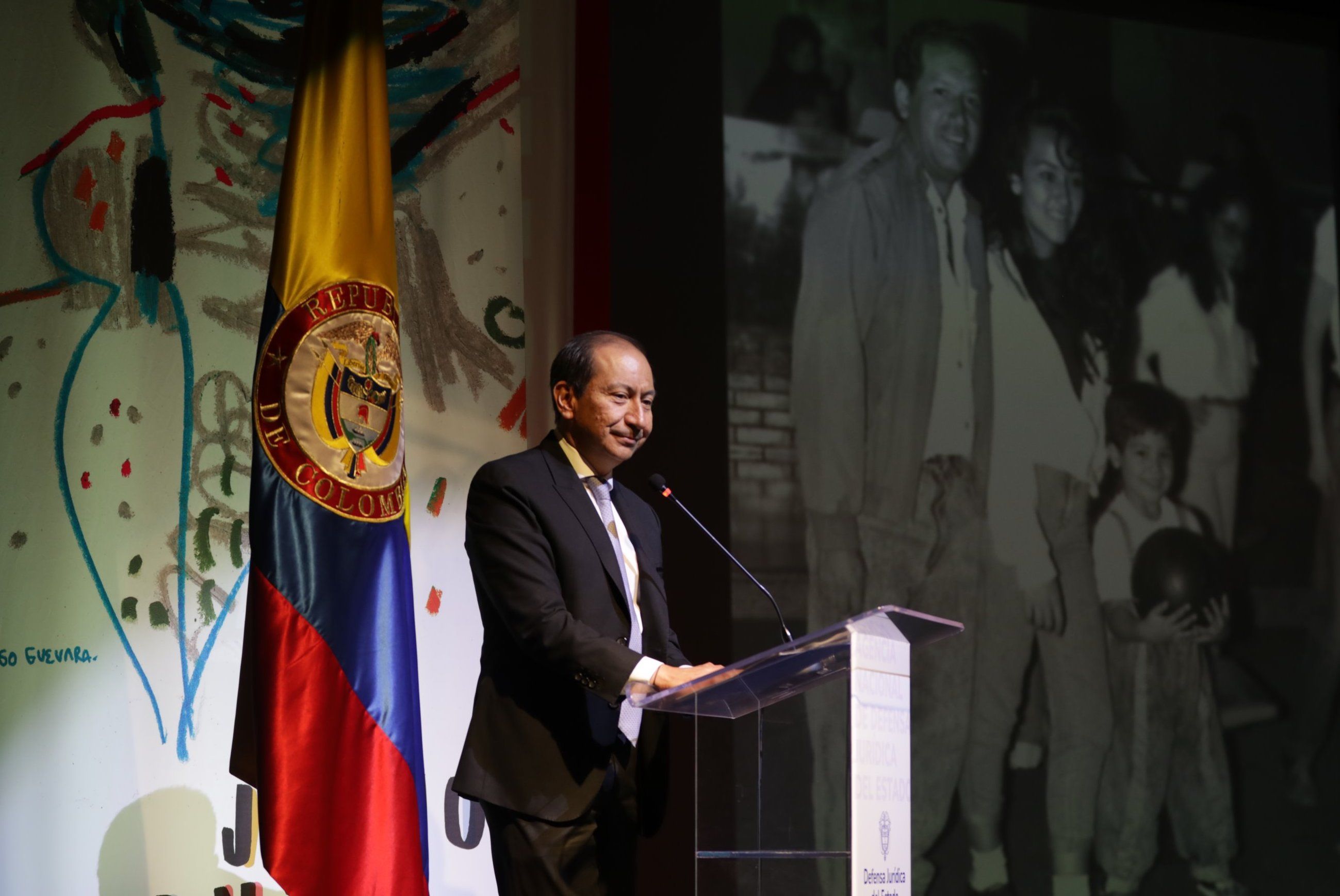 O diretor do jornal El Tiempo da Colômbia, Andrés Mompotes, participou do evento em nome da Sociedade Interamericana de Imprensa.