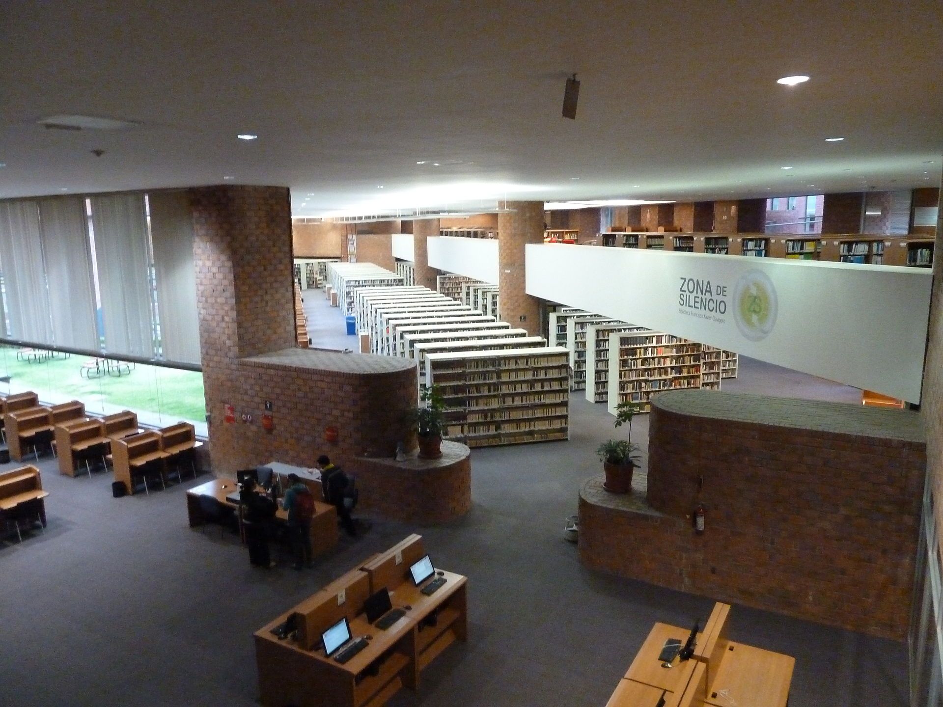 Universidad_Iberoamericana,_Sede_Mexico_Santa_Fe,_Biblioteca_Francisco_Xavier_Clavigero.jpg