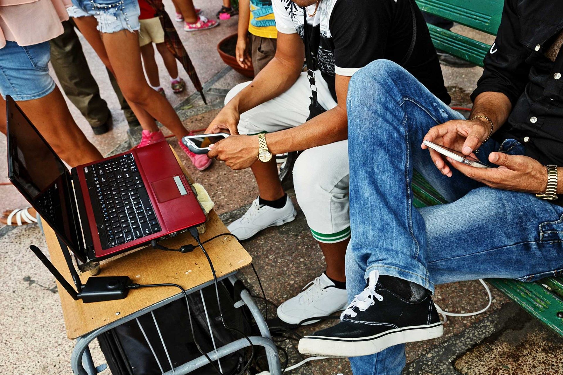 Cuba internet y móvil.jpg