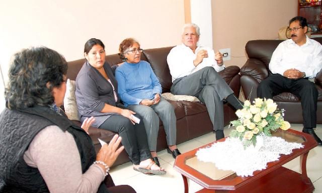 Mohme visita familiares