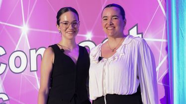 Las ejecutivas de Google, Alejandra Brambila, a la izquierda y Elisa Rodríguez. Foto: Síntesis.