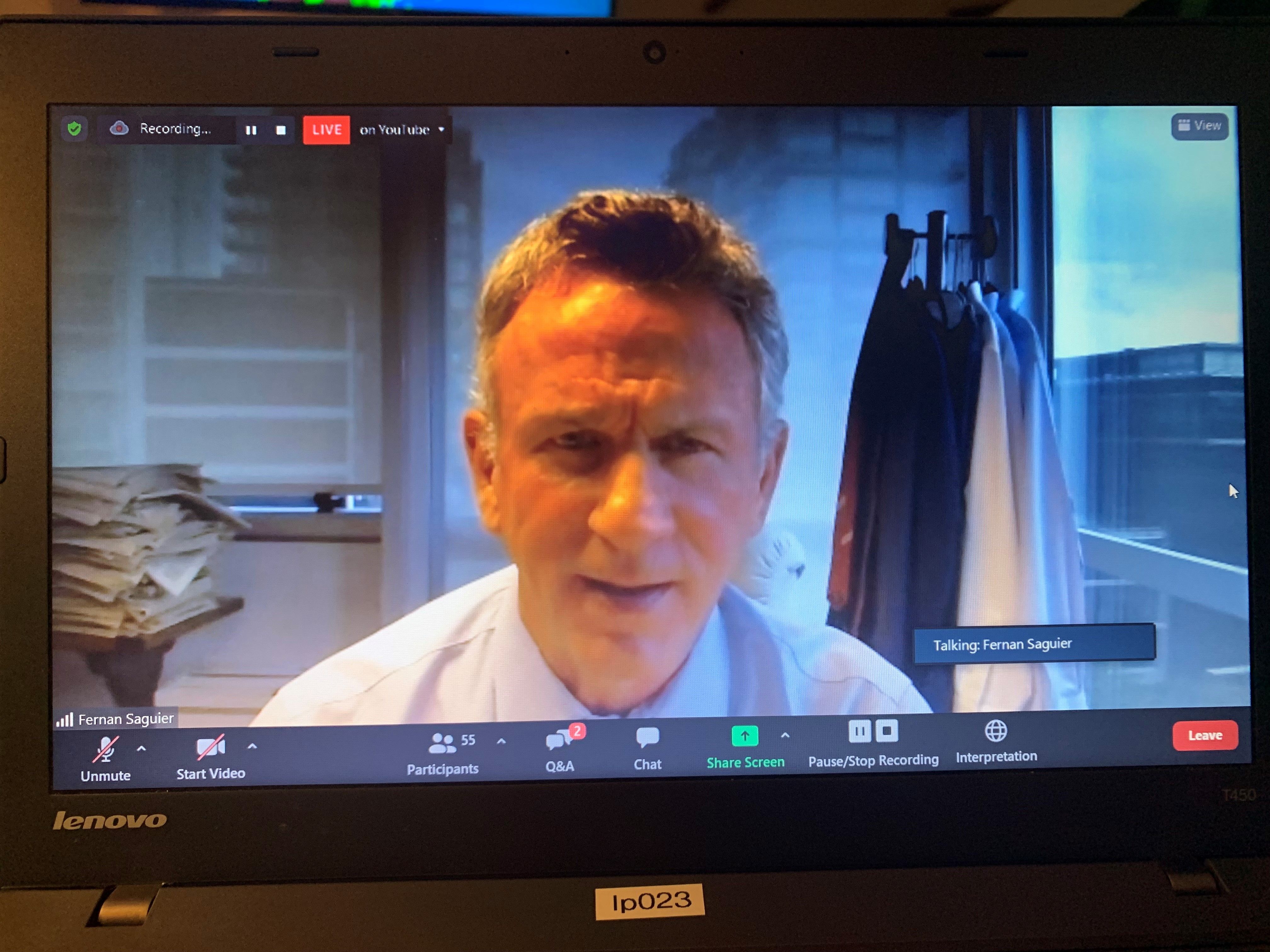 Fernán Saguier de La Nación, Argentina, lê as conclusões da reunião.&nbsp;