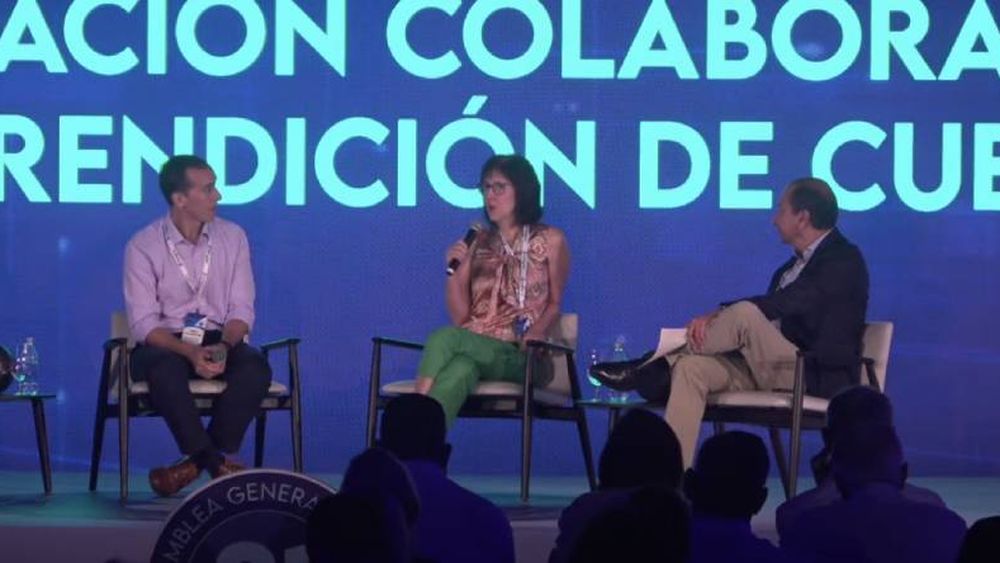De izq. a der., Hugo Alconada Mon, La Nación, Argentina; Marina Walker, Centro Pulitzer, Washington DC y Andres Mompotes, El Tiempo, Colomba.