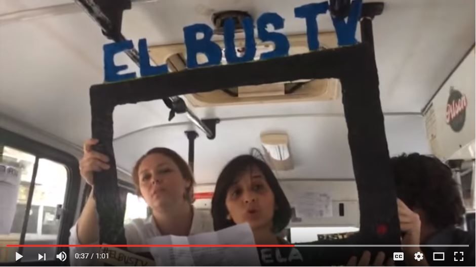 El Bus TV en plena acción (Captura de video YouTube)