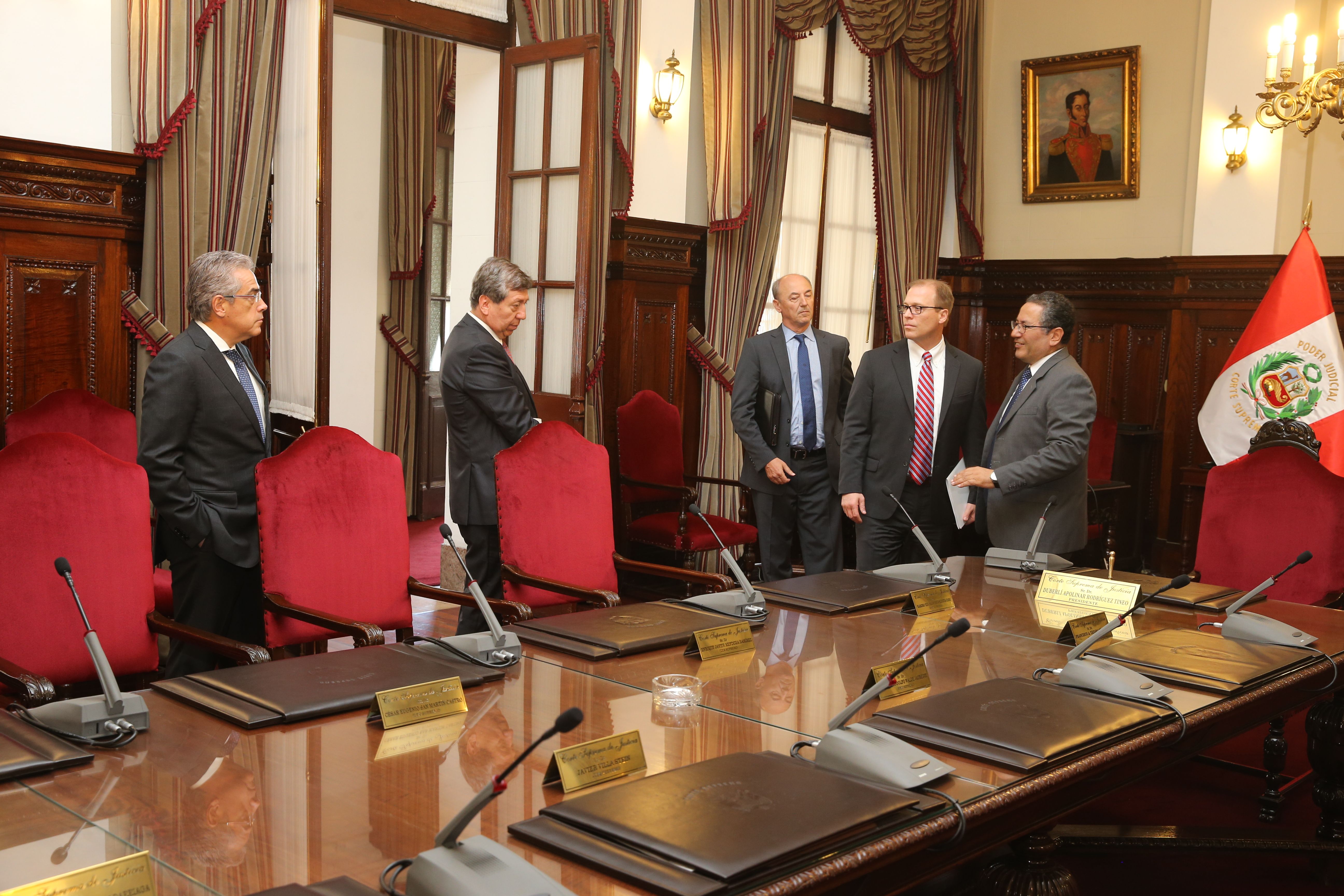 IAPA delegation with with Supreme Court Chief Justice Diberlí Apolinar Rodríguez Tineo.