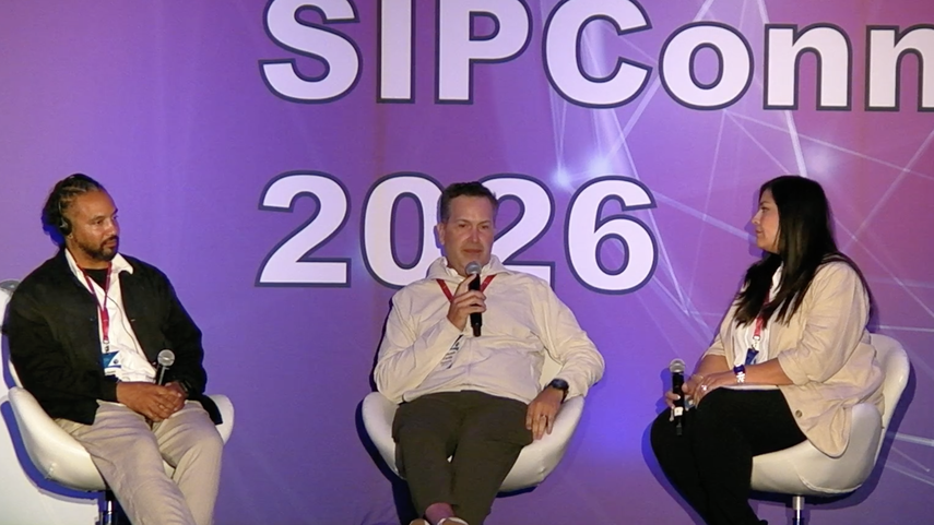 De izquierda a derecha, Delano Massey, editor ejecutivo de Axios Local, Estados Unidos; Armando Castilla, director de Vanguardia, México y Mariana Belloso, gestora de Proyectos de la Sociedad Interamericana de Prensa (SIP). &nbsp;