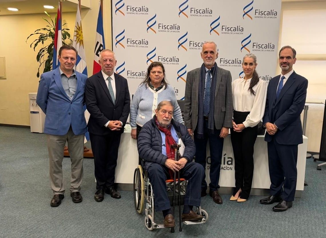 A delegação da SIP junto à procuradora-geral do Uruguai, Mónica Ferrero (terceira da esquerda para a direita).