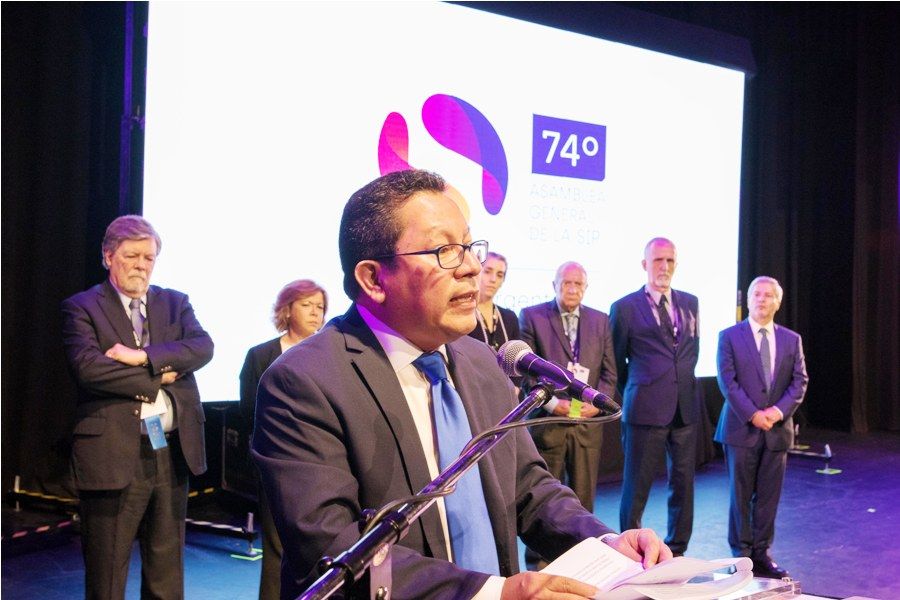 Miguel Mora, propietario de 100% Noticias representó a la prensa independiente de Nicaragua en la 74 asamblea SIP.