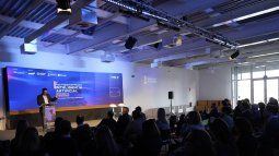 La inteligencia artificial entra de lleno en las redacciones con el reto pendiente de la ética y de la supervisión humana La inteligencia artificial entra de lleno en las redacciones con el reto pendiente de la ética y de la supervisión humana