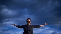 Yahaciela Barrera Álvarez es periodista originaria de Bluefields, en el Caribe sur de Nicaragua. Aunque a veces el cielo se pinte de gris, ha aprendido a lidiar con la soledad y la adversidad, a encontrarse a sí misma y a brillar con luz propia.
