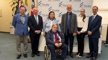 A delegação da SIP junto à procuradora-geral do Uruguai, Mónica Ferrero (terceira da esquerda para a direita).