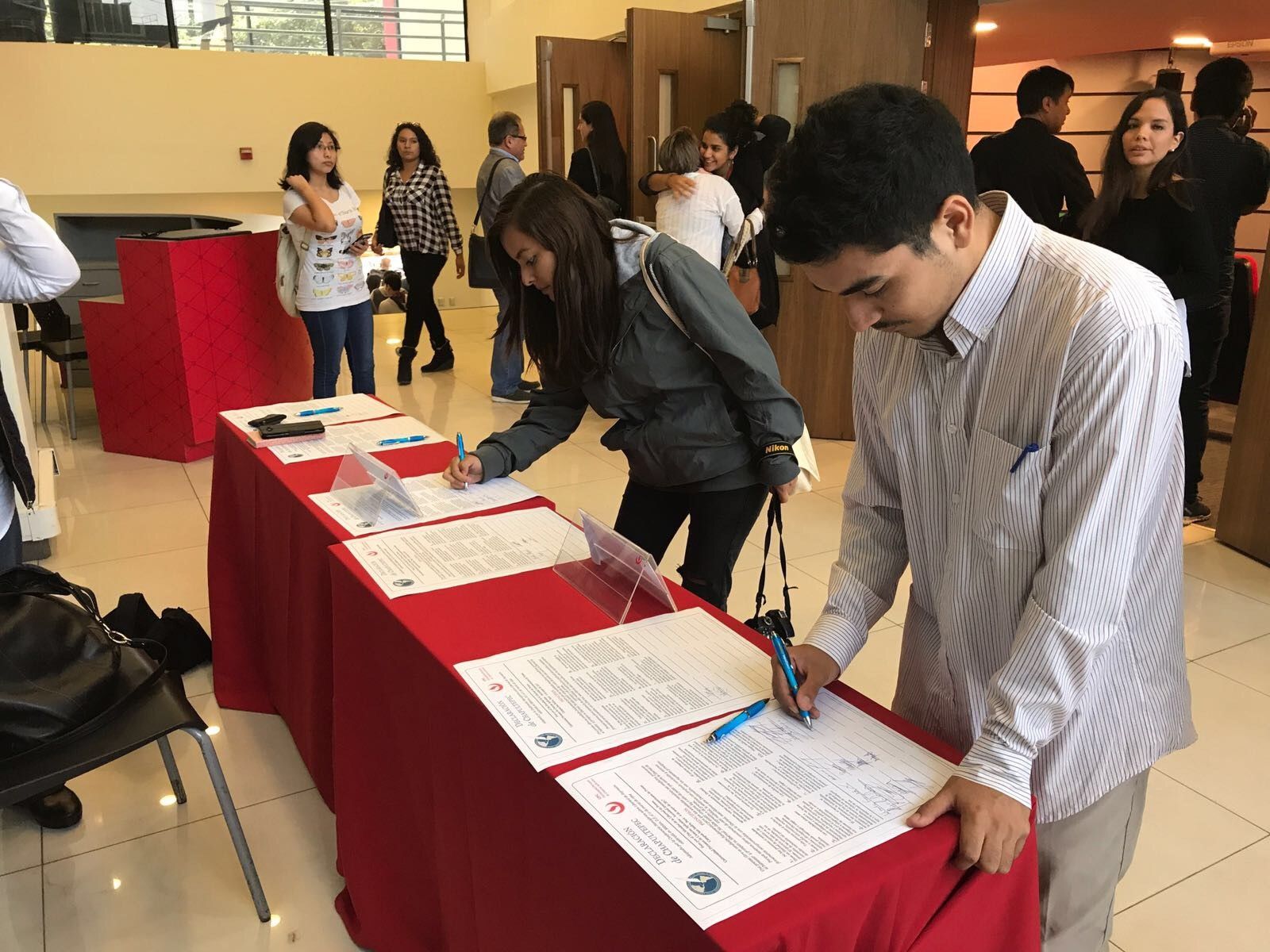 Signing the Declaration of Chapultepec during a forum at the Peruvian University of Applied Sciences.